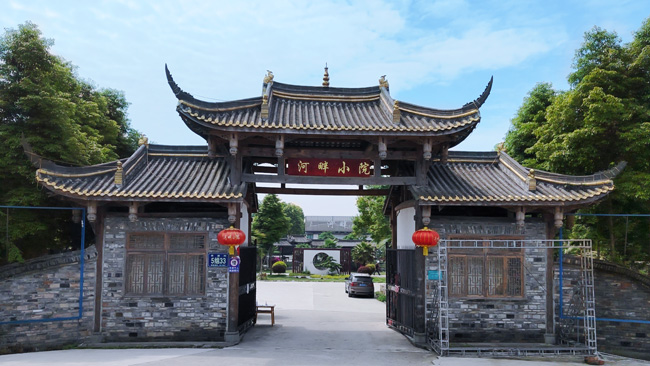 新津河畔小院安装地下水处理设备，解决铁锰超标老大难问题！